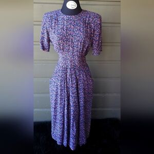 Vintage 1980s Karin Stevens Petites Floral Blue Midi Dress. Size 8Petite. Rayon.
